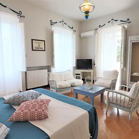 Relais Delle Rose 2* ليتشي