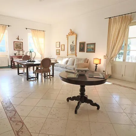 Relais Delle Rose B&B 레체